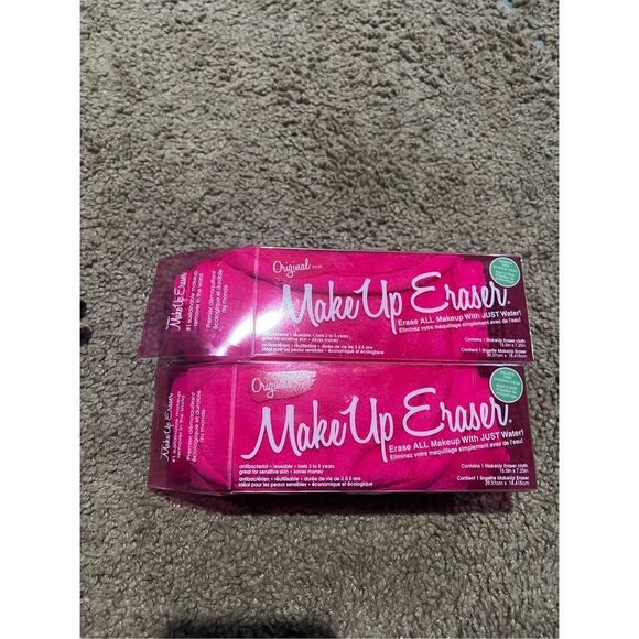 The Original MakeUp Eraser Effortlessly Remove All Makeup - Picture 9 of 9